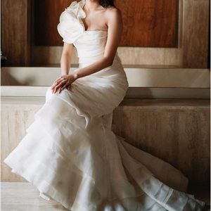 Vera Wang Calla Lily Wedding Dress